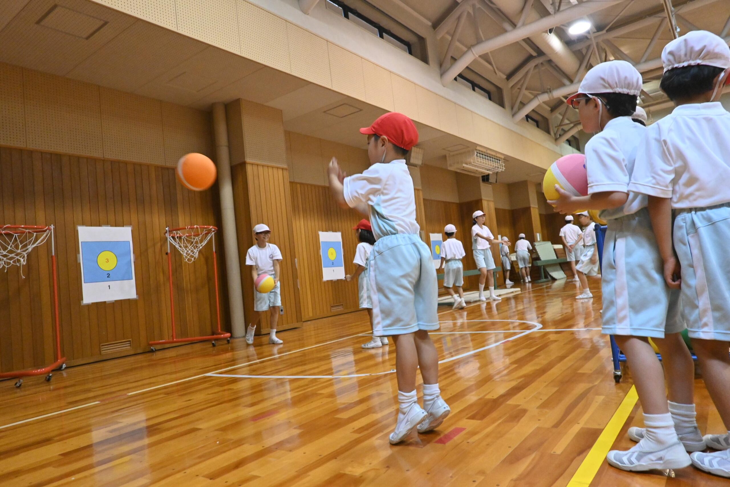 １・２・６年生　体育「手作りアスレチック」