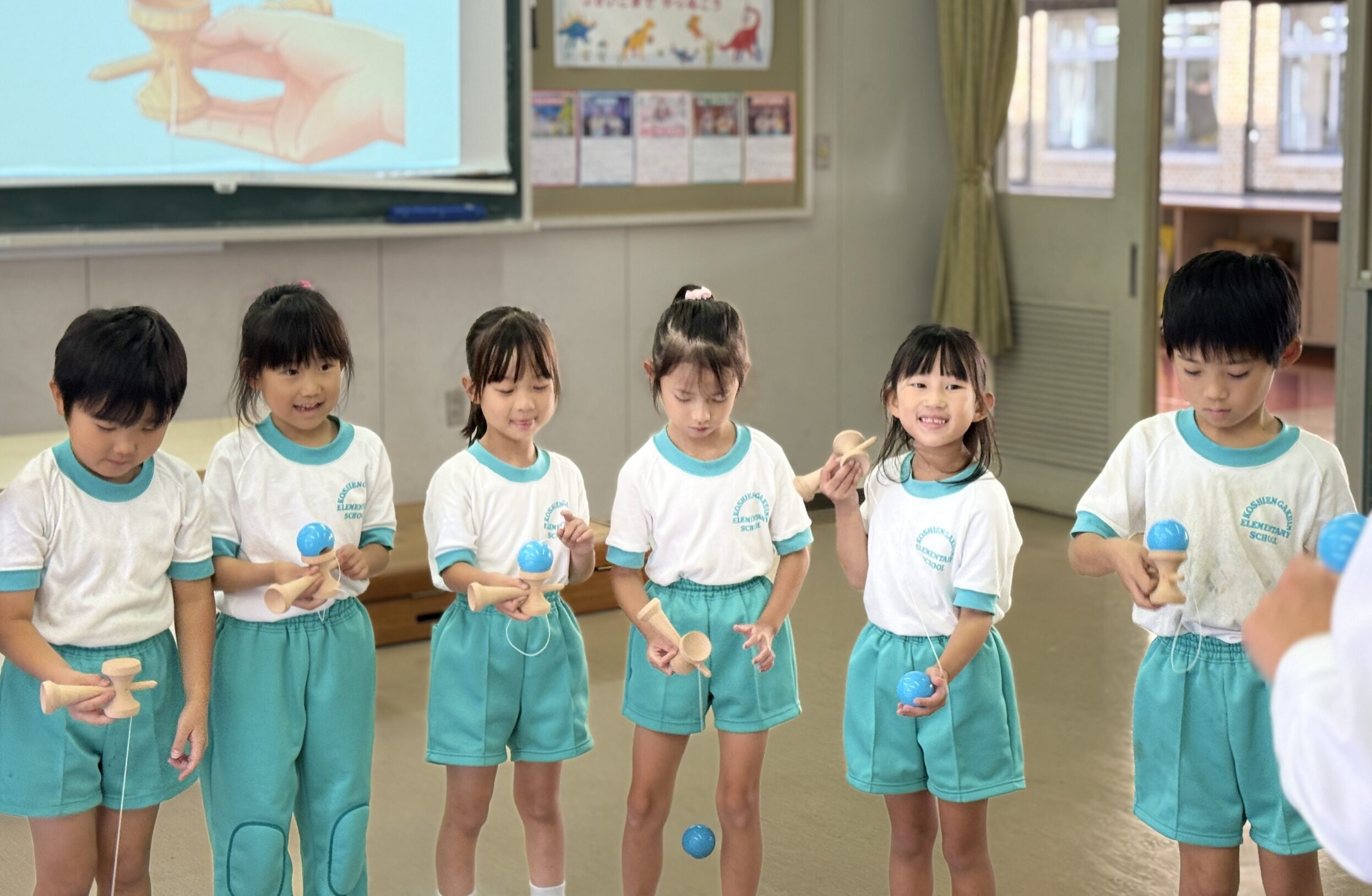 １年生　生活科「あそぶ！まなぶ！けん玉チャレンジ」